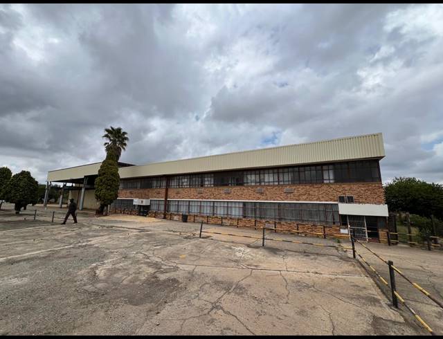 5,193M² WAREHOUSE TO LET IN FACTORIA